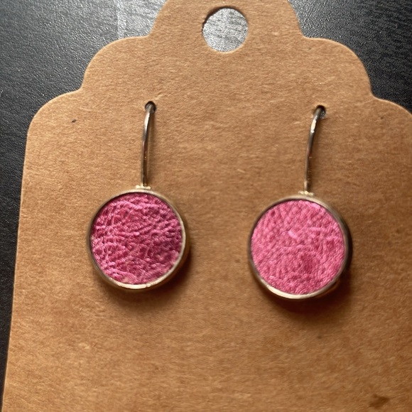 3/$20 NEW! Pink genuine leather earrings. Nickel free - Picture 2 of 3